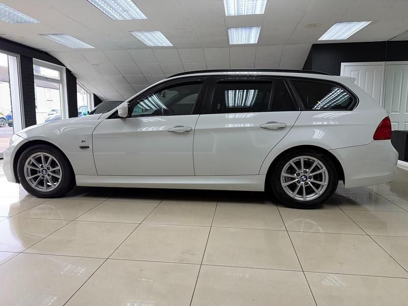 Used BMW 318 Sport Line 2011 White Estate