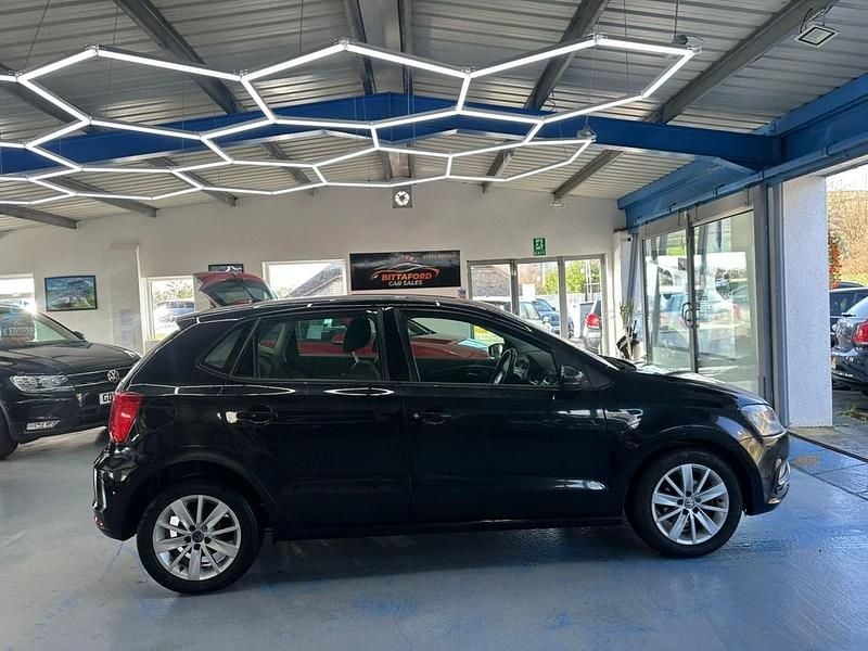 Begagnad VW Polo SE 2014 Svart Halvkombi