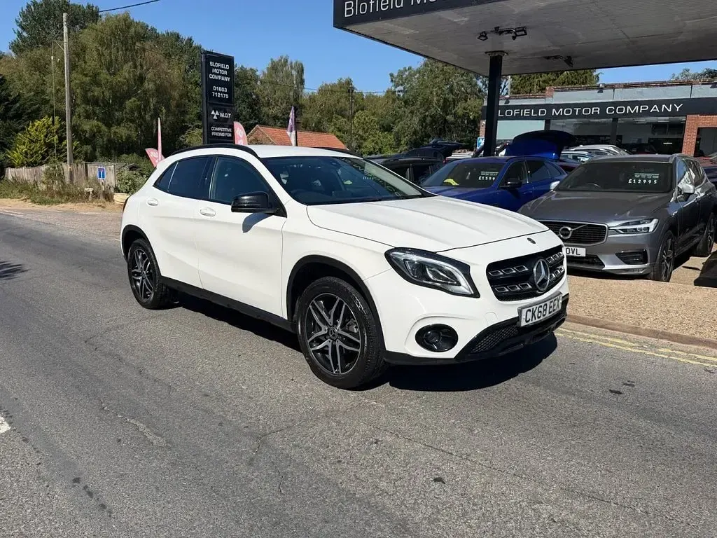 Used Mercedes GLA180 Urban 122 HP (89 kW) 2018 White SUV