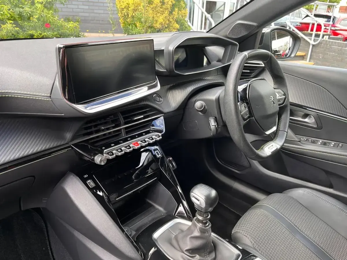Used Peugeot 208 GT 99 HP (72 kW) 2023 Yellow Hatchback