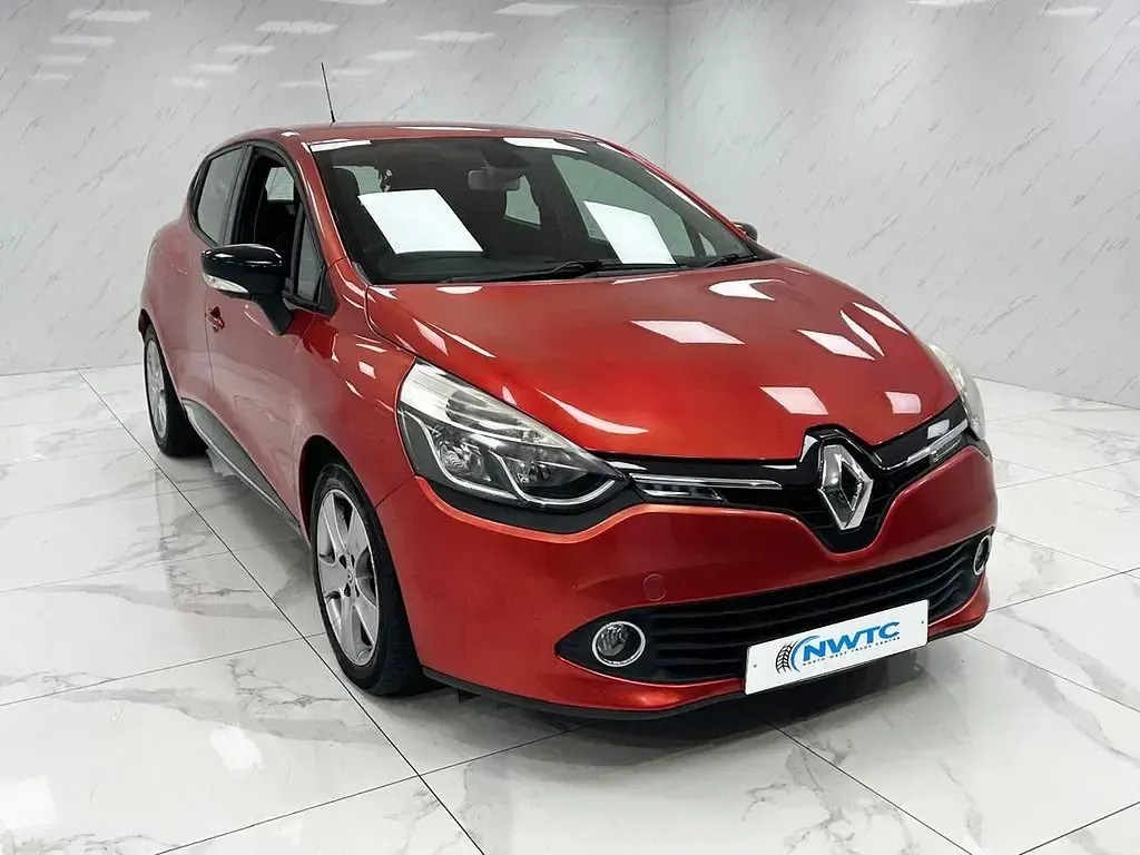 Used Renault Clio IV Dynamique 90 HP (66 kW) 2015 Red Hatchback