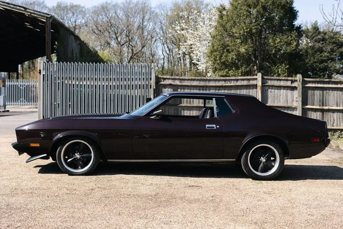 Begagnad Ford Mustang 2023 Brun Sportkupé
