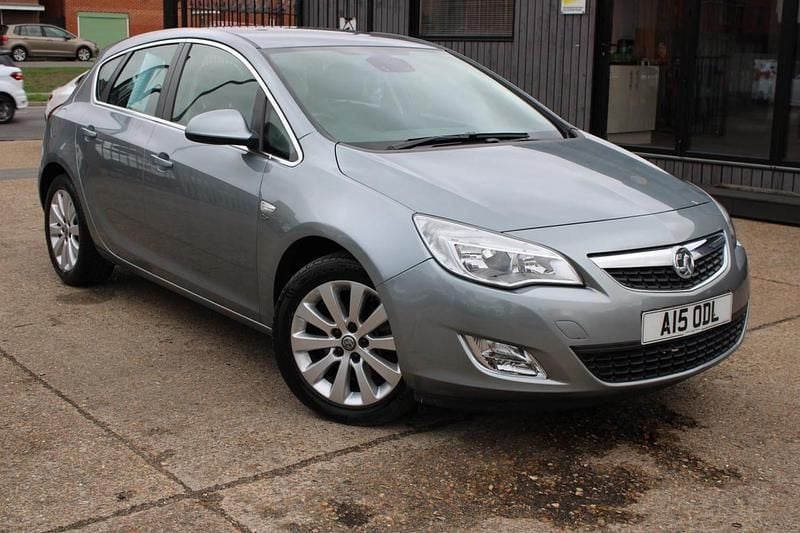 Silver Used 2011 Vauxhall Astra Elite Hatchback | £4,420 (Fair price) - Image 1/4