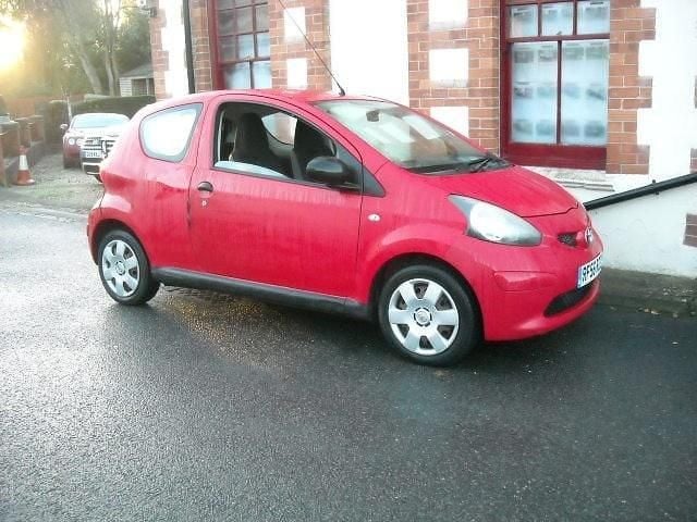 Red Used 2006 Toyota Aygo Hatchback | £995 (Fair price) - Image 1/4