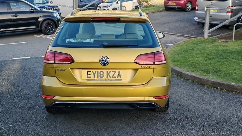 Used VW Golf VII SE 150 HP (110 kW) 2018 Yellow Estate