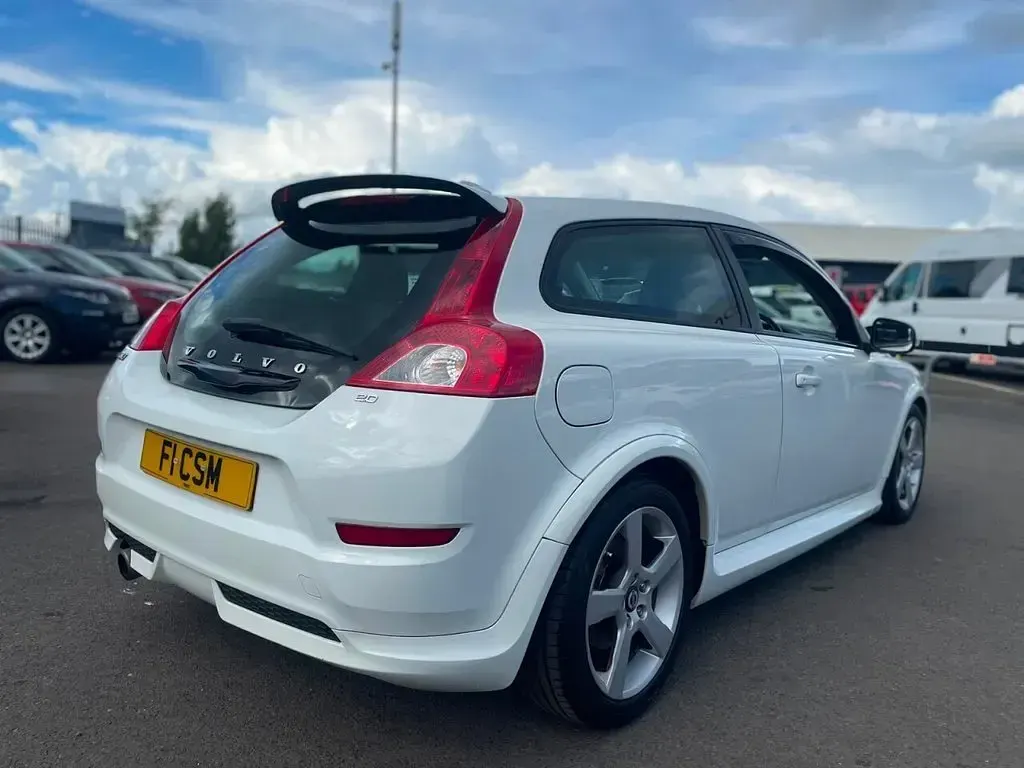 Used Volvo C30 R-Design 145 HP (106 kW) 2012 White Hatchback