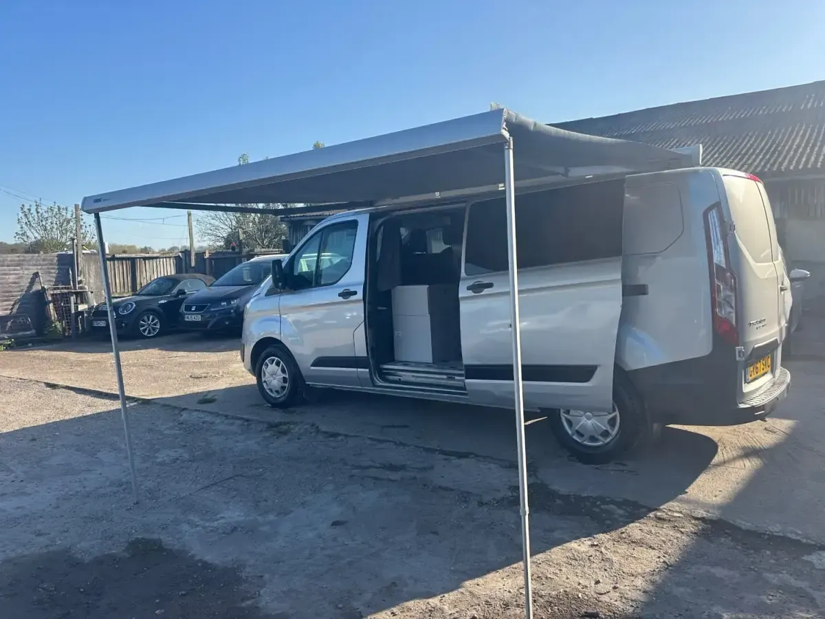 Usado Ford Transit Custom Trend 105 HP (77 kW) 2017 Prateado Van