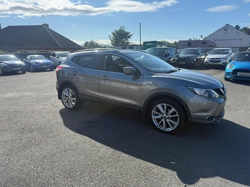 Grey Used 2016 Nissan Qashqai Tekna SUV | £6,995 (A bit pricey) - Image 1/4