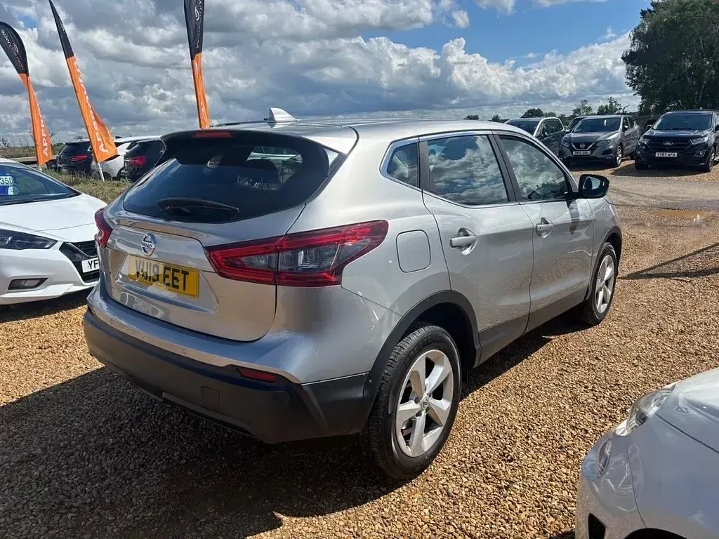 Used Nissan Qashqai Acenta Premium 140 HP (102 kW) 2019 Silver SUV