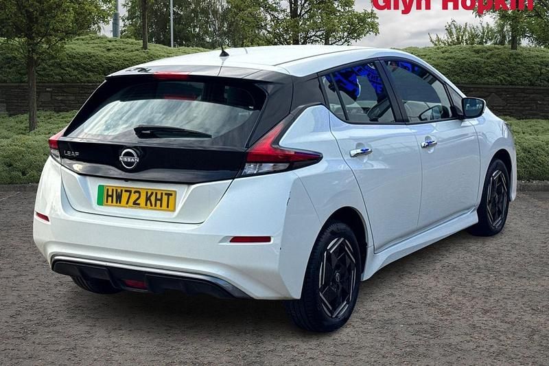 Used Nissan Leaf Acenta 110 kW (150 HP) 2022 White Hatchback