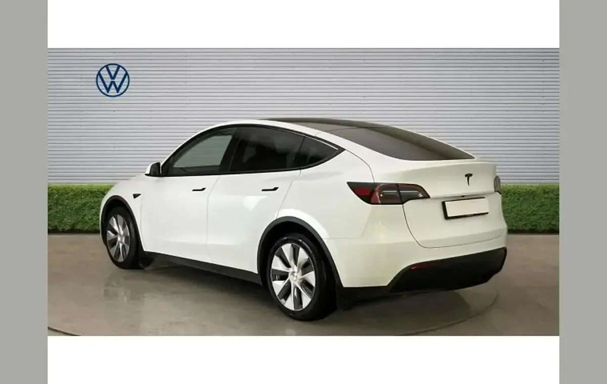 Begagnad Tesla Model Y RWD 219 kW (299 HK) 2023 Vit SUV