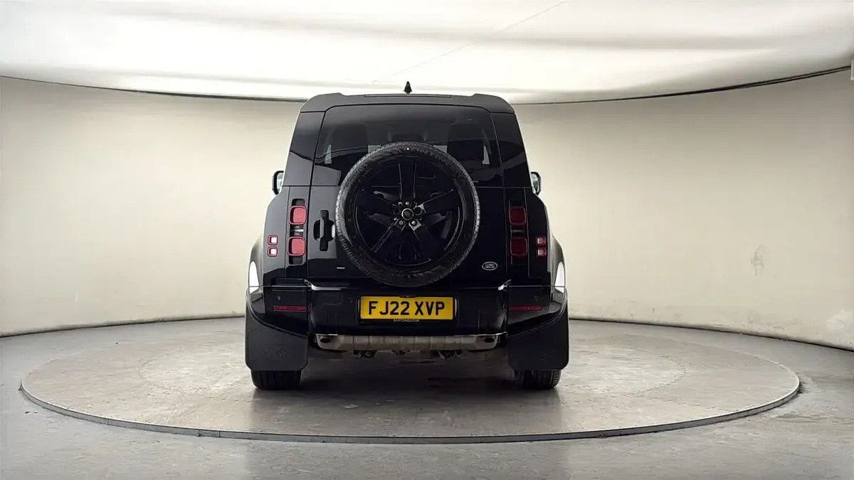 Używany Land Rover Defender S 400 KM (294 kW) 2022 Czarny SUV