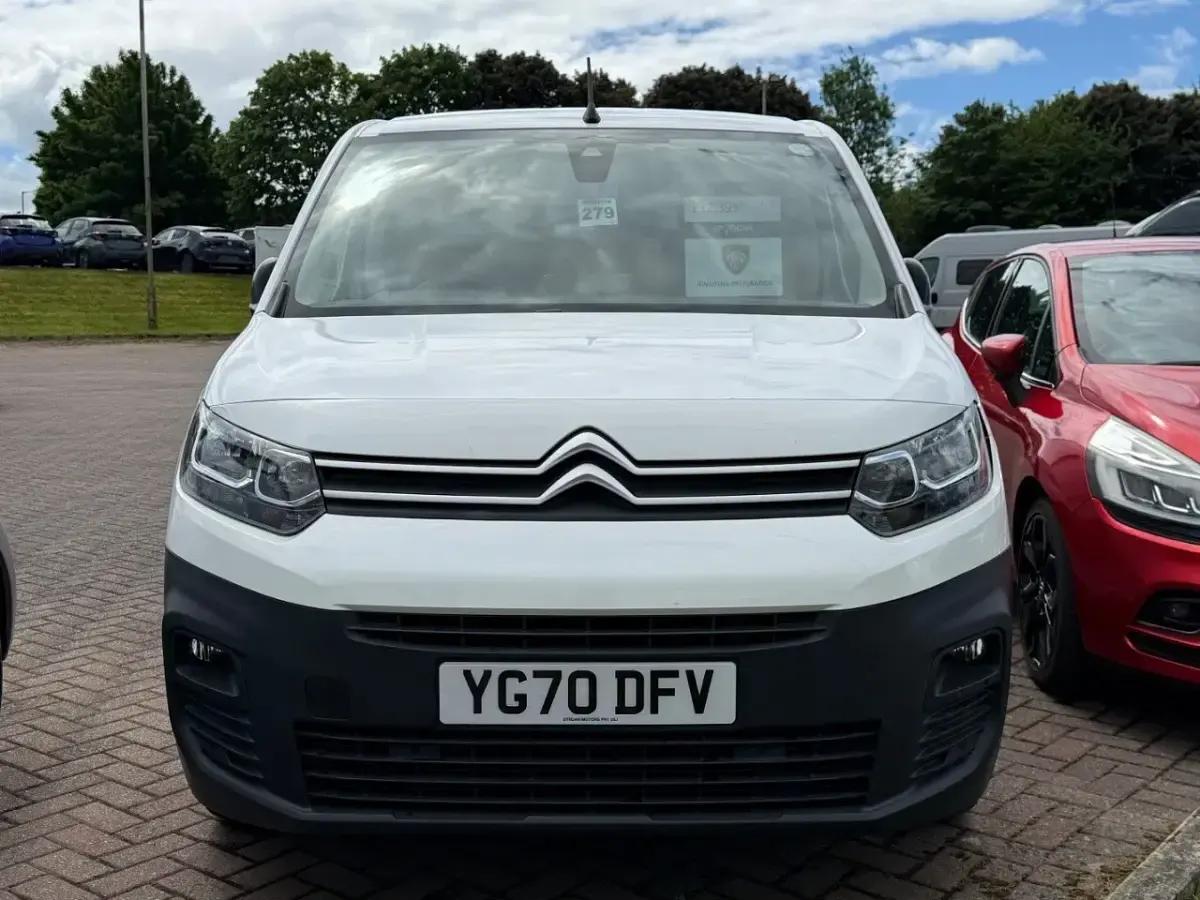 Used Citroën Berlingo 100 HP (73 kW) 2020 White MPV