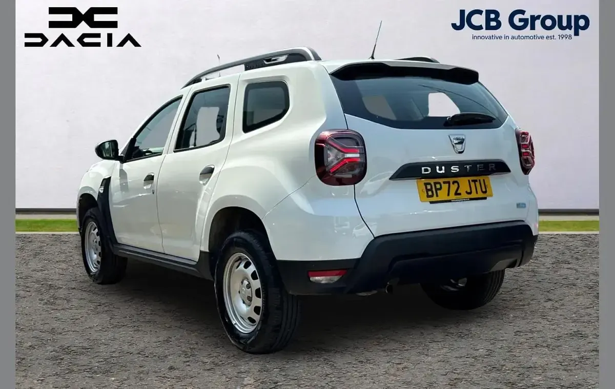 Used Dacia Duster Essentiel 99 HP (72 kW) 2023 White SUV