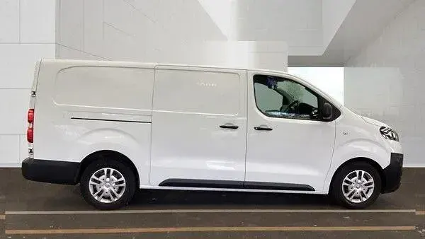 Used Vauxhall Vivaro 120 HP (88 kW) 2020 White MPV
