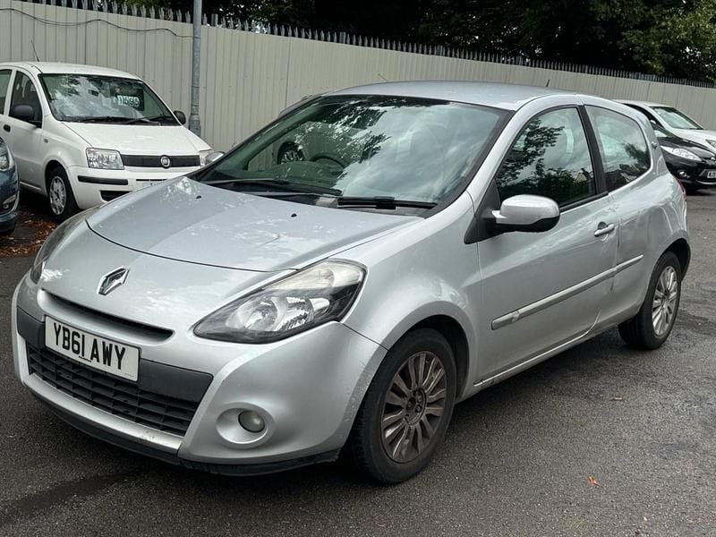 Used Renault Clio IV 75 HP (55 kW) 2012 Silver Hatchback