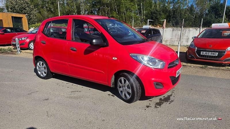 Used Hyundai i10 Classic 85 HP (62 kW) 2012 Red Hatchback
