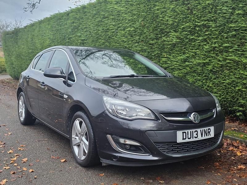 Black Used 2013 Vauxhall Astra SRi Hatchback | £2,490 (Fair price) - Image 1/4