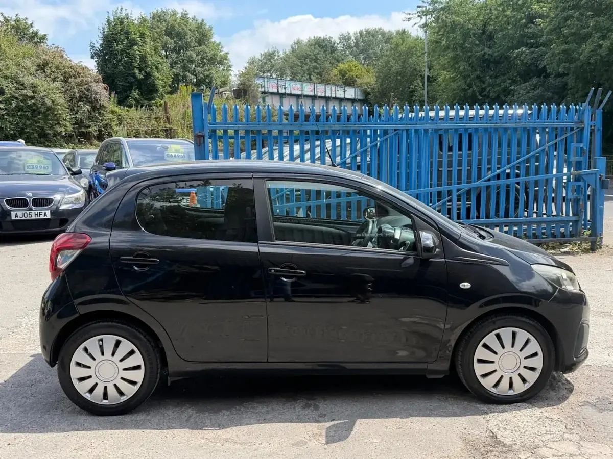 Used Peugeot 108 Active 68 HP (50 kW) 2015 Black Hatchback