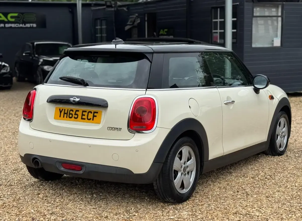 Used Mini Cooper Hatch 136 HP (100 kW) 2015 White Hatchback