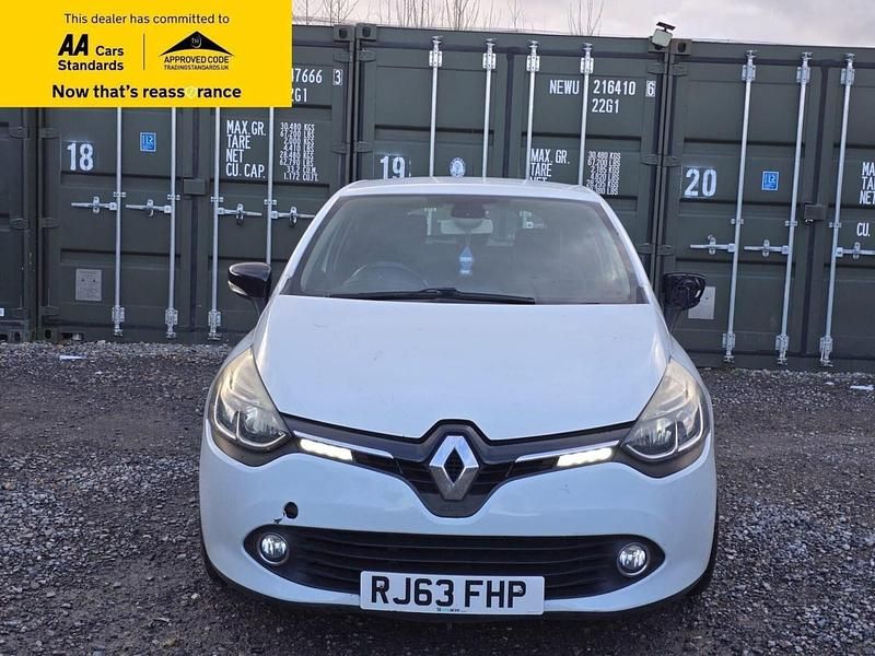 Used Renault Clio IV Dynamique 75 HP (55 kW) 2014 White Hatchback