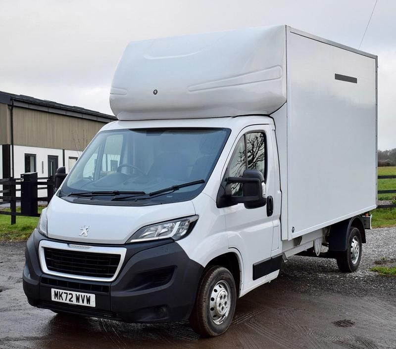 Used Peugeot Boxer Business-Line 140 HP (102 kW) 2022 White Van