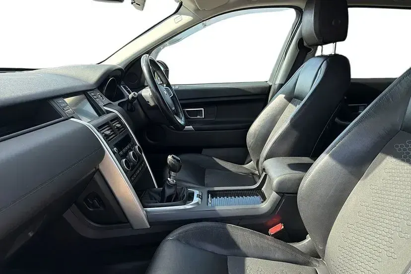 Used Land Rover Discovery Sport SE 148 HP (108 kW) 2017 Fuji white SUV