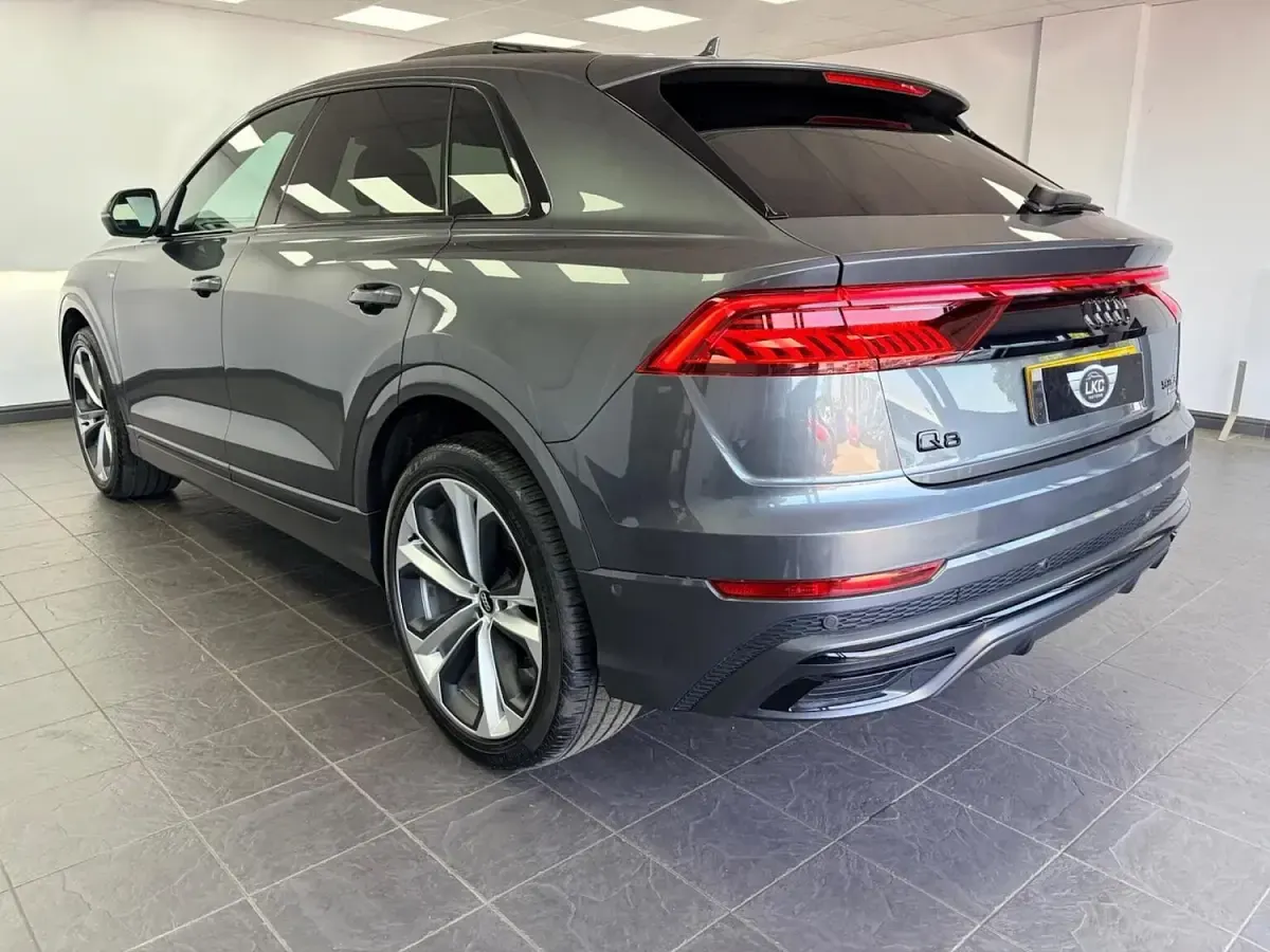 Used Audi Q8 Comfort 286 HP (210 kW) 2020 Grey SUV