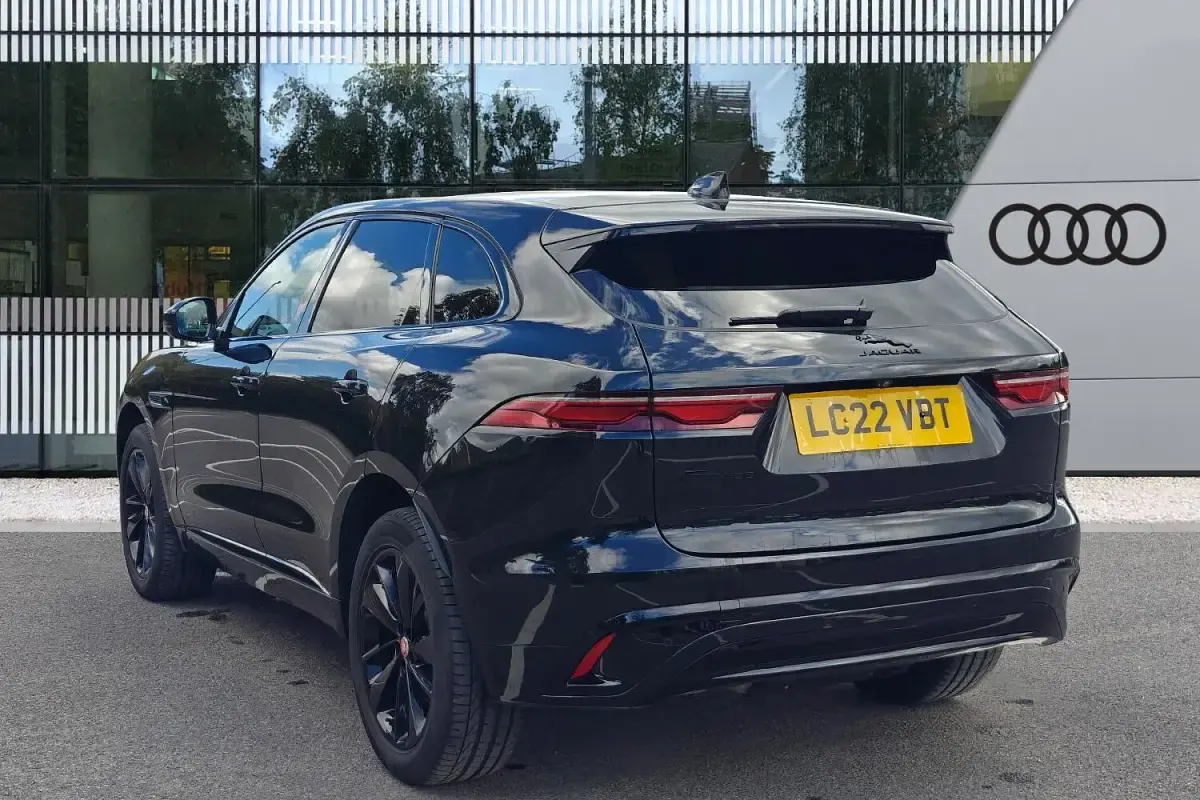 Usado Jaguar F-Pace R-Dynamic 250 HP (183 kW) 2022 Preto SUV