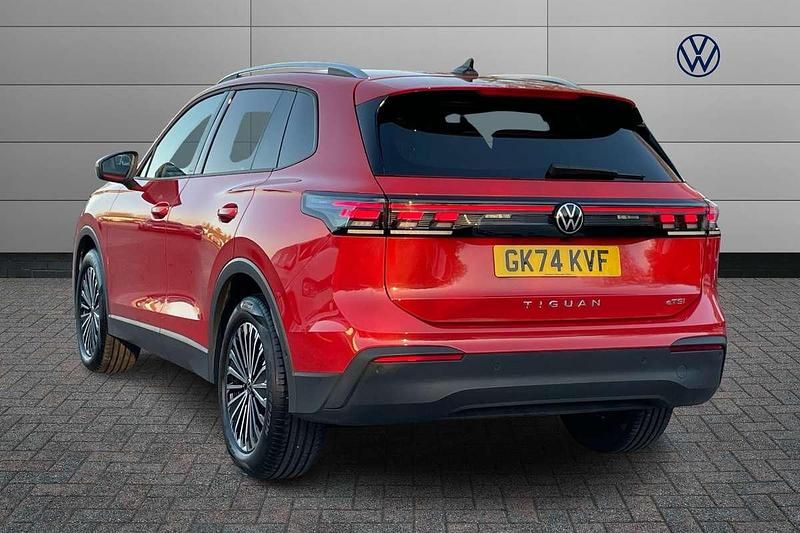 Used VW Tiguan Match 148 HP (108 kW) 2024 Red SUV