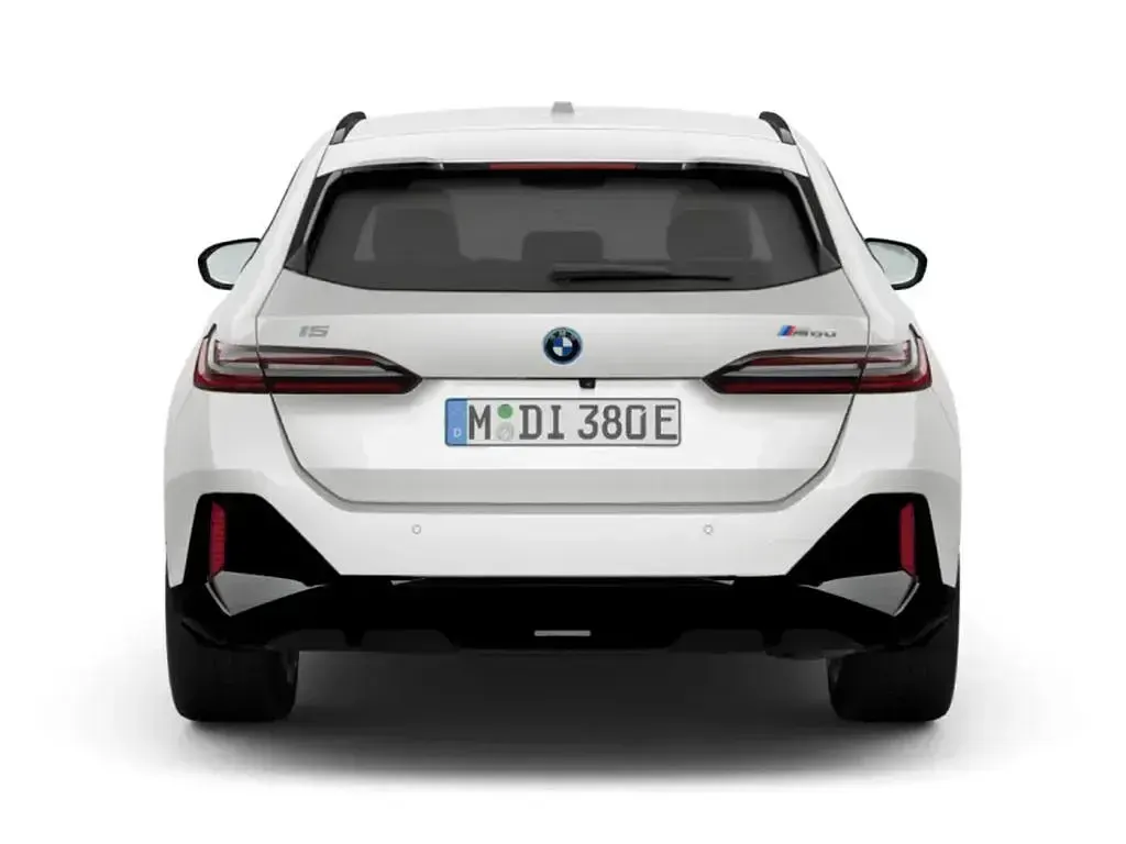 New BMW i5 Shadowline 22 kW (30 HP) 2026 Mineral white Estate