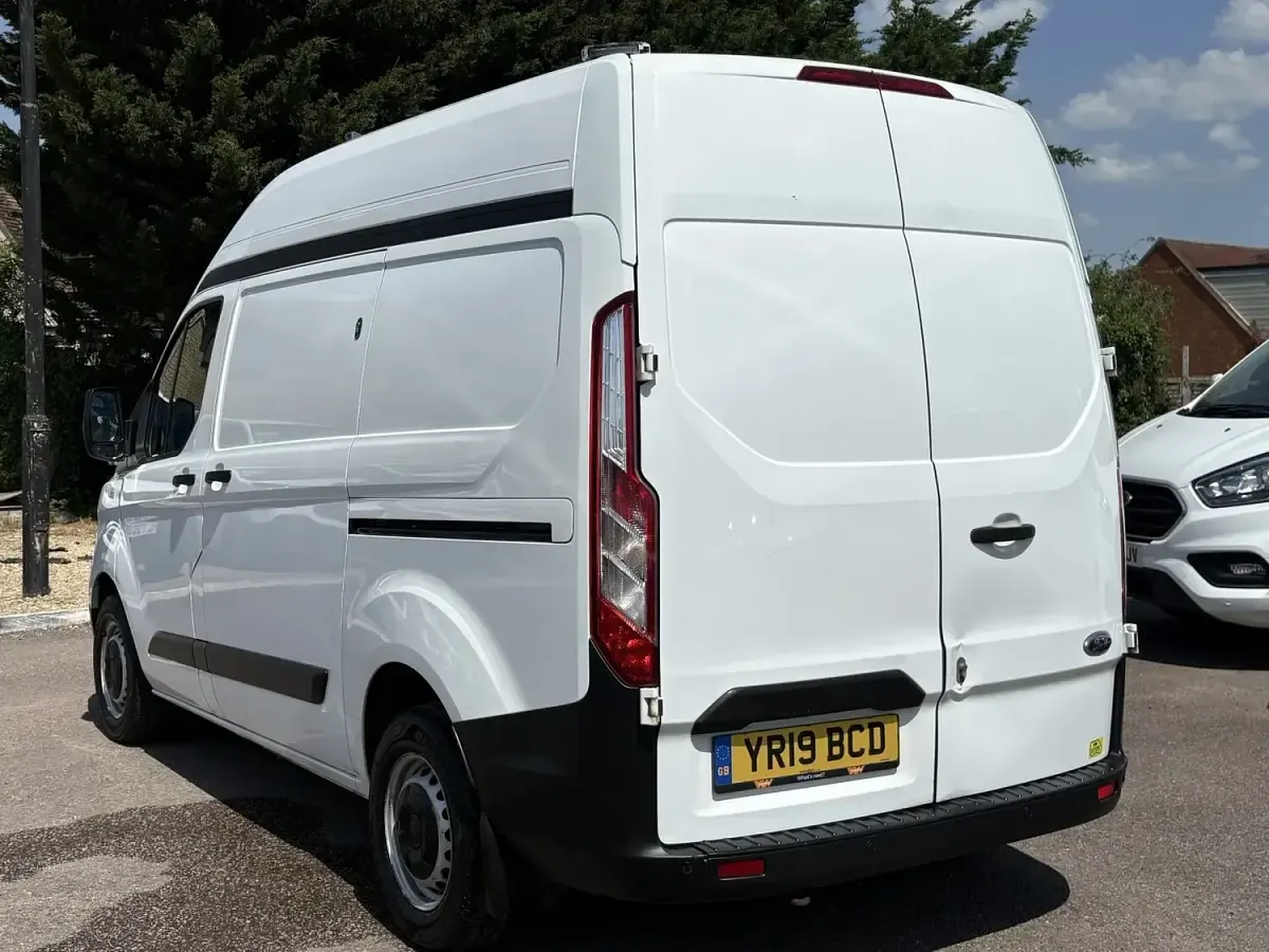 Used Ford Transit Custom 105 HP (77 kW) 2019 White Van