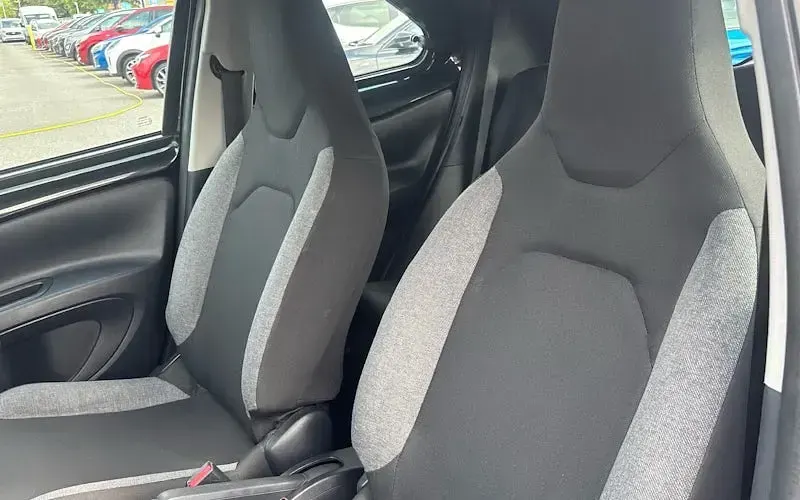 Used Toyota Aygo X PURE 72 HP (52 kW) 2023 Black SUV