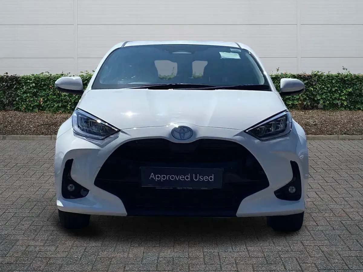 Used Toyota Yaris Design 2025 White Hatchback