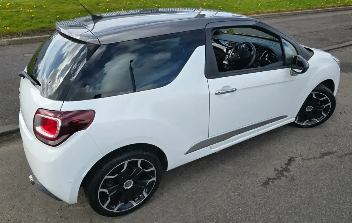 Begagnad Citroën DS3 2014 Vit Halvkombi