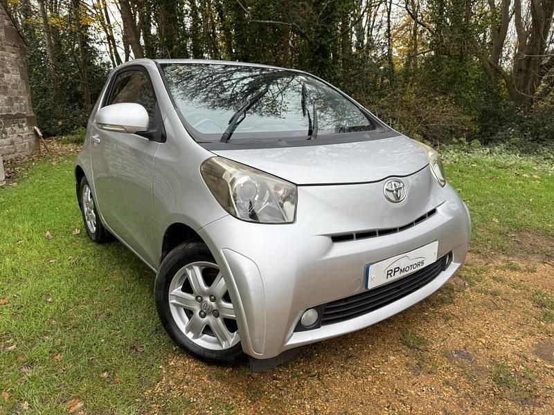 Silver Used 2009 Toyota iQ Hatchback | £2,495 (Fair price) - Image 1/4