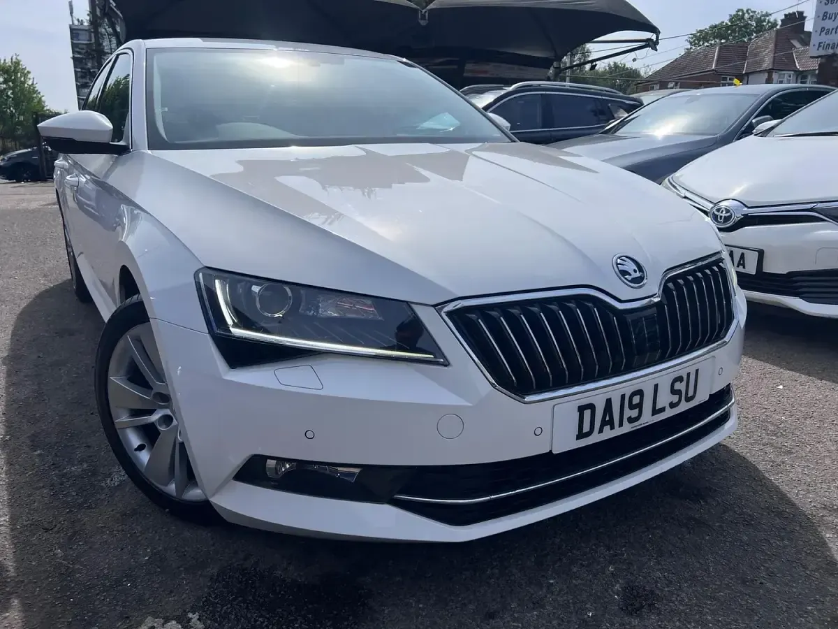 Used Skoda Superb SE L Executive 150 HP (110 kW) 2019 White Hatchback