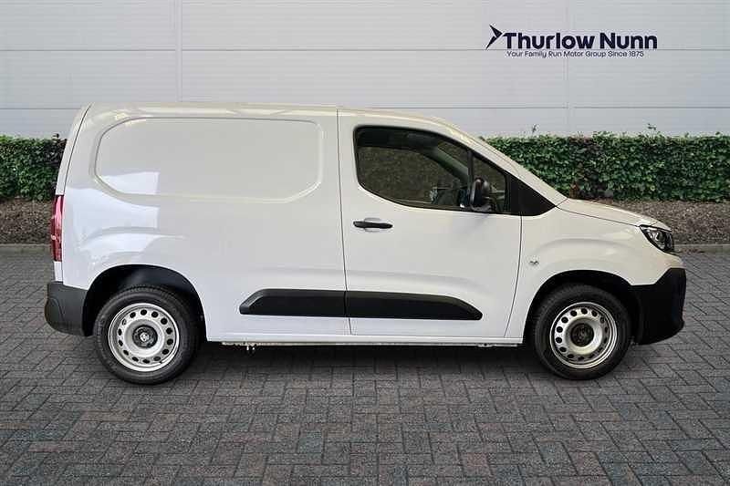 New Vauxhall Combo S 100 HP (73 kW) 2025 White MPV