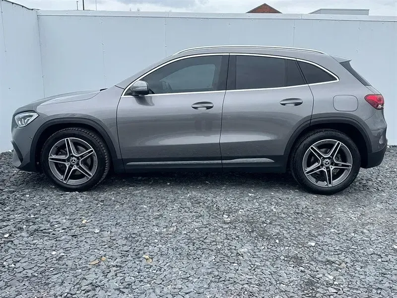 Usado Mercedes GLA180 Executive 136 HP (100 kW) 2022 Cinzento SUV