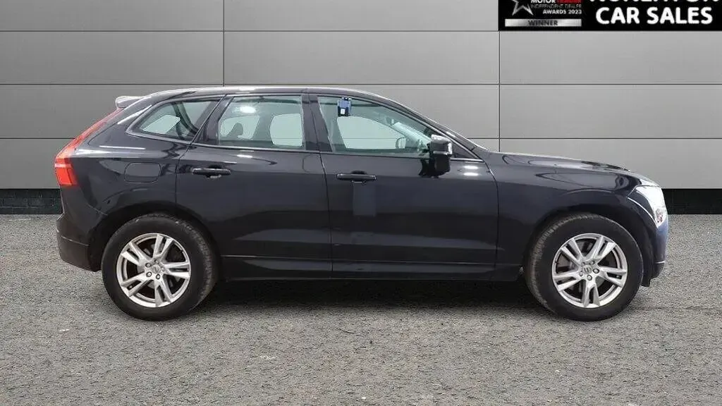 Used Volvo XC60 Momentum 250 HP (183 kW) 2019 Black SUV