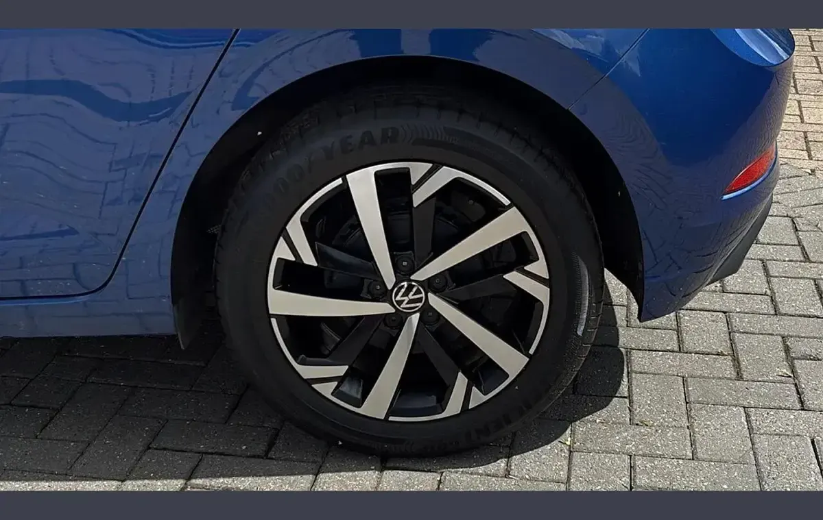 Used VW Polo Life 94 HP (69 kW) 2023 Blue Hatchback