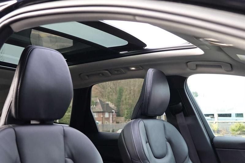 Second-hand Volvo XC60 Ultimate 250 CP (183 kW) 2022 Negru SUV