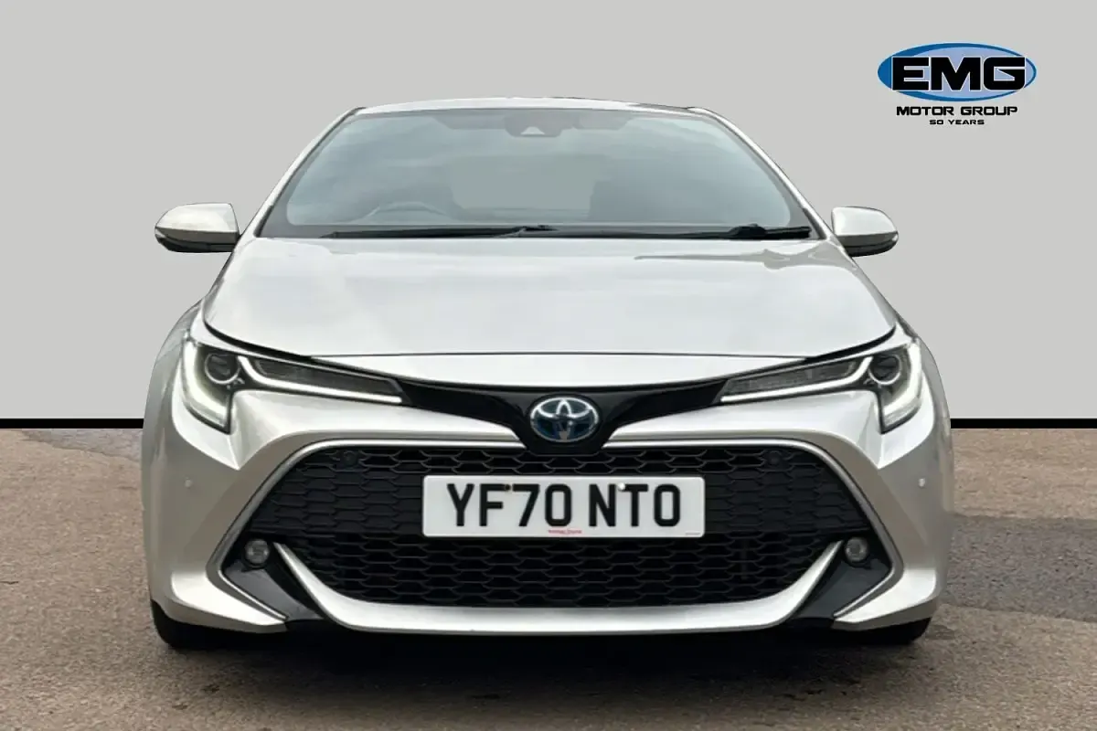 Begagnad Toyota Corolla 184 HK (135 kW) 2020 Silver Halvkombi