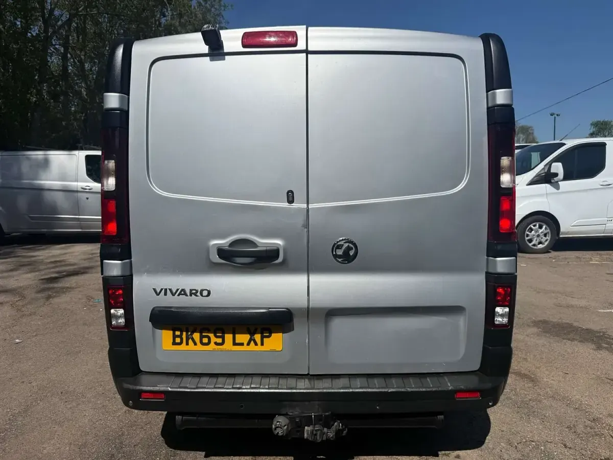 Used Vauxhall Vivaro S 95 HP (69 kW) 2020 Silver MPV