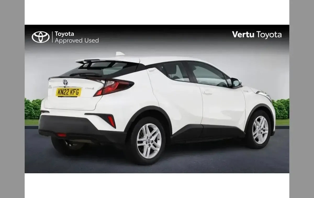 Used Toyota C-HR 122 HP (89 kW) 2022 White SUV