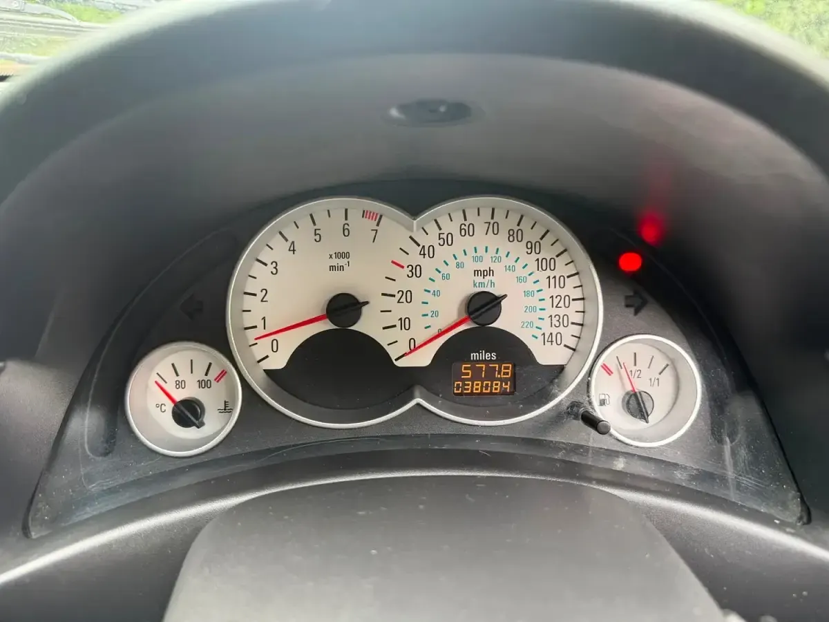 Used Vauxhall Corsa 90 HP (66 kW) 2004 Silver Hatchback