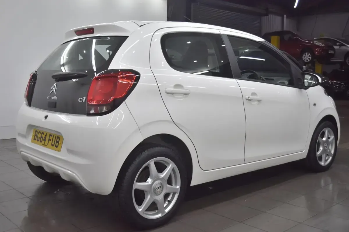 Used Citroën C1 Feel 68 HP (50 kW) 2014 White Hatchback