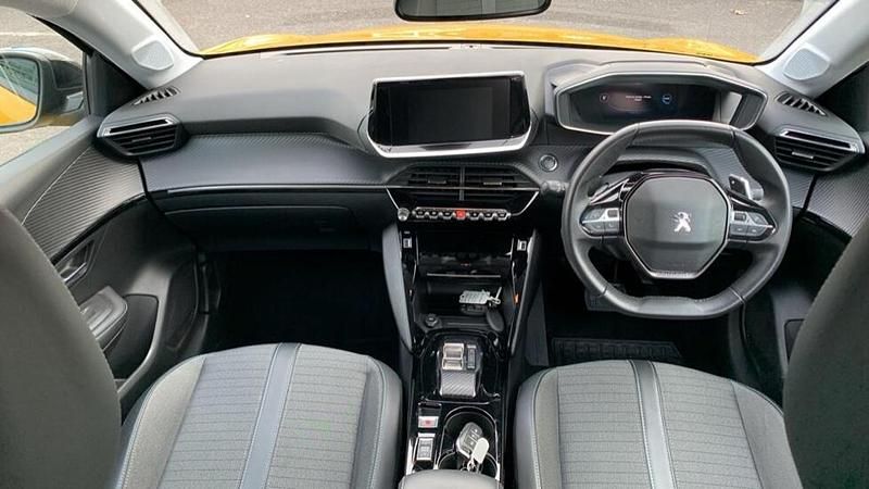 Used Peugeot 208 Allure Premium 99 HP (72 kW) 2022 Hatchback