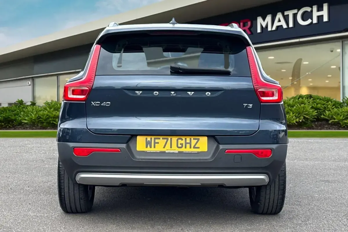 Used Volvo XC40 Momentum 2021 Blue SUV