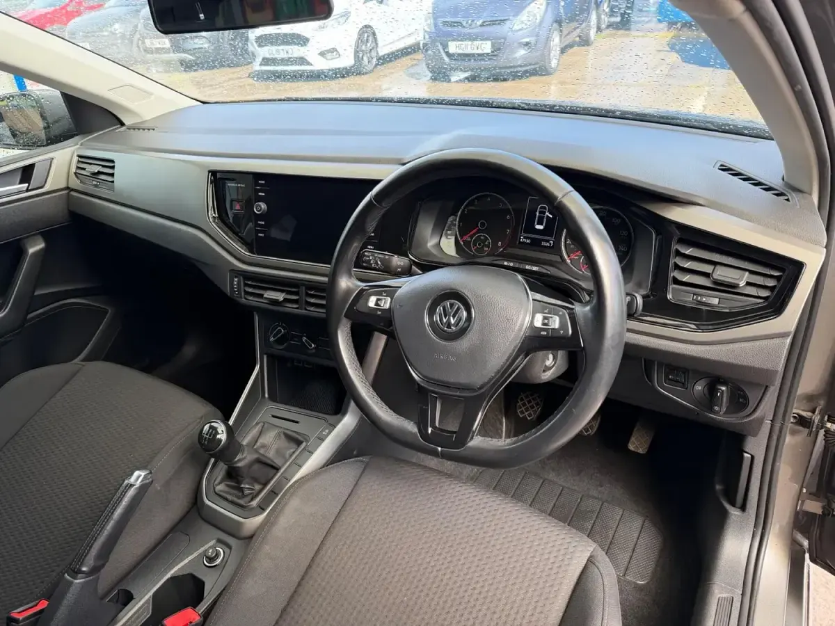 Used VW Polo SE 65 HP (47 kW) 2019 Grey Hatchback
